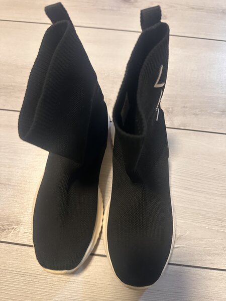 Ghete Karl Lagerfiedl.